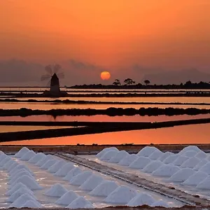 Sunrise Stagnone , Marsala Italia